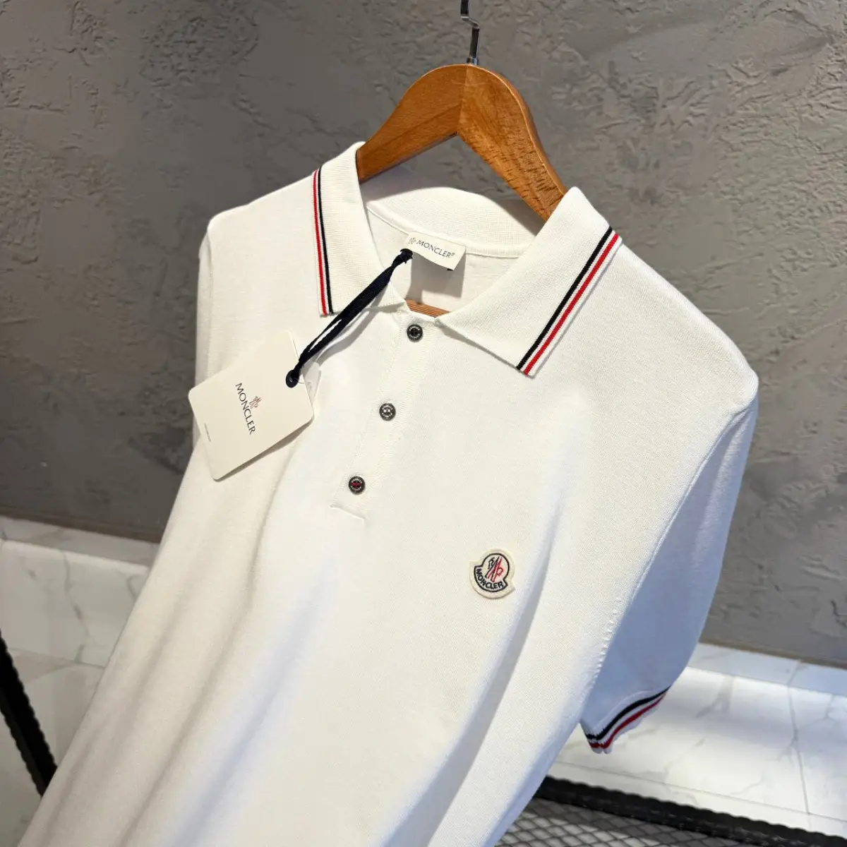 Moncler Beyaz Yakalı Tişört