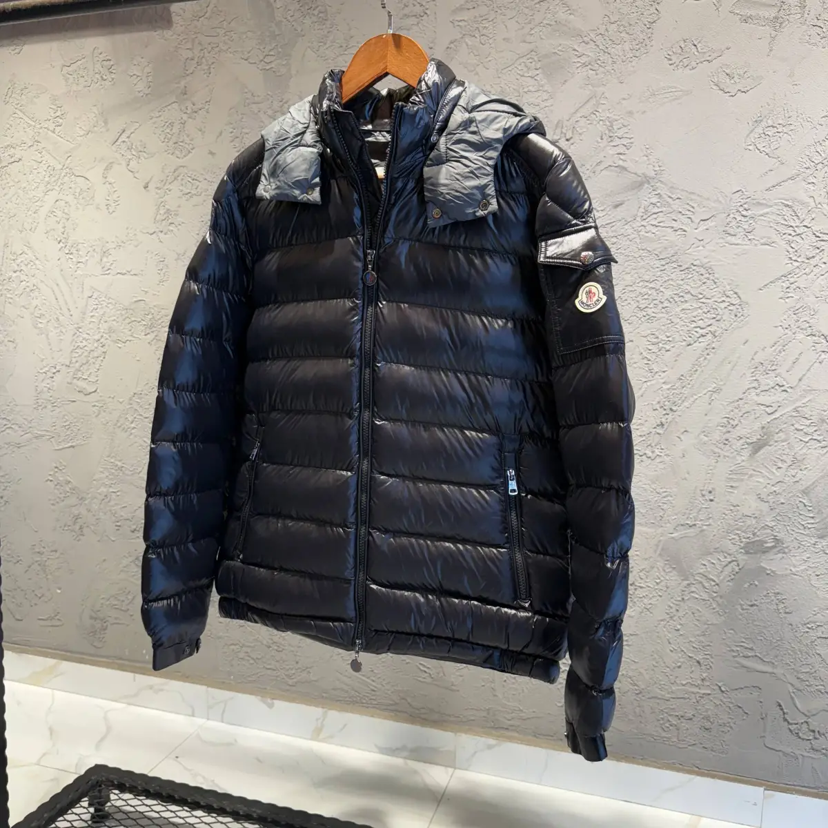 Moncler Siyah Parlak Maya Mont