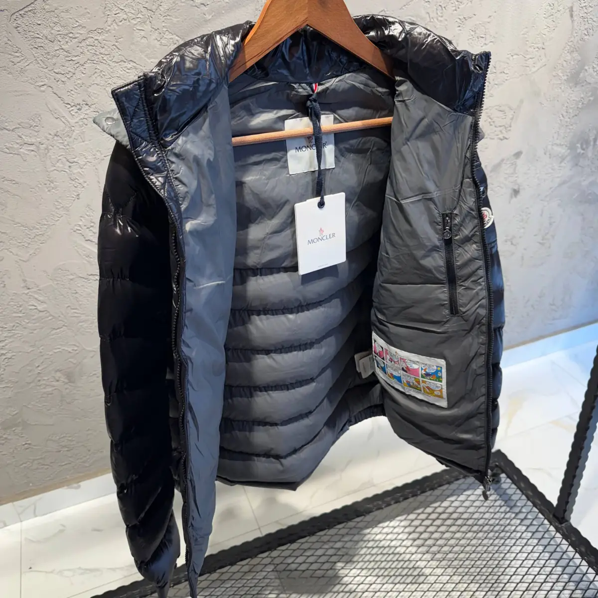 Moncler Siyah Parlak Maya Mont