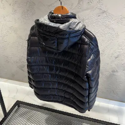 Moncler Siyah Parlak Maya Mont