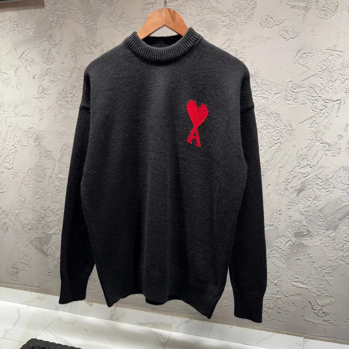 Ami Siyah Logo Detaylı Triko Kazak