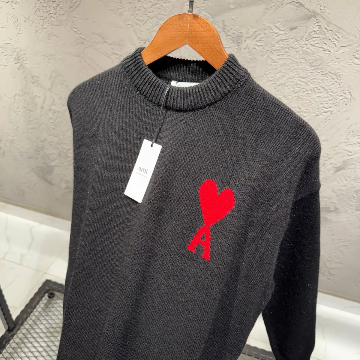 Ami Siyah Logo Detaylı Triko Kazak