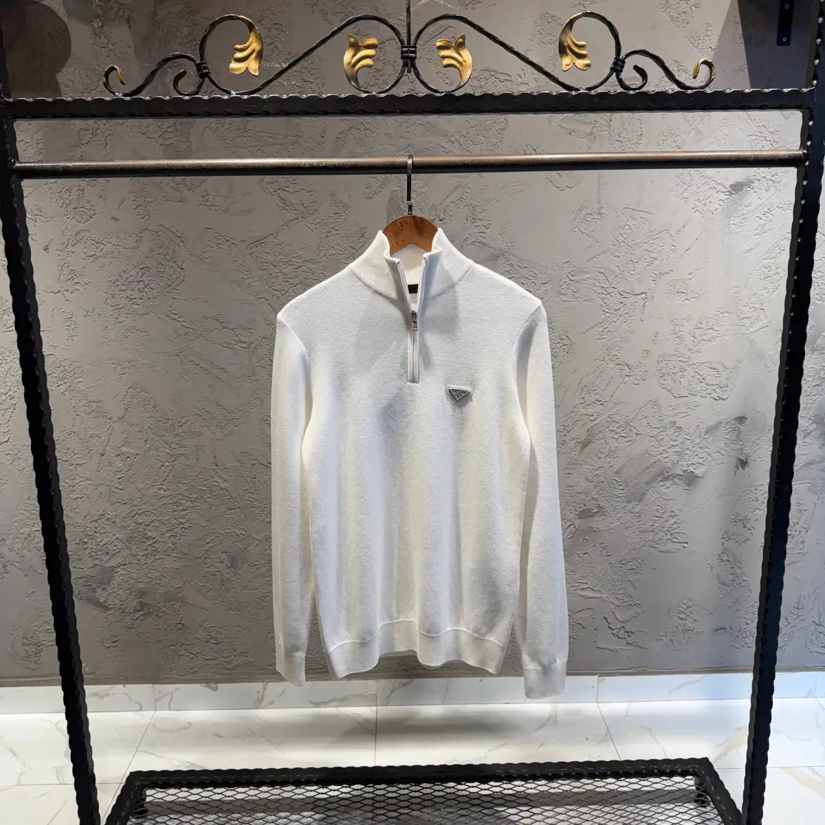 Prada Beyaz Yakalı Uzunkol Sweatshirt