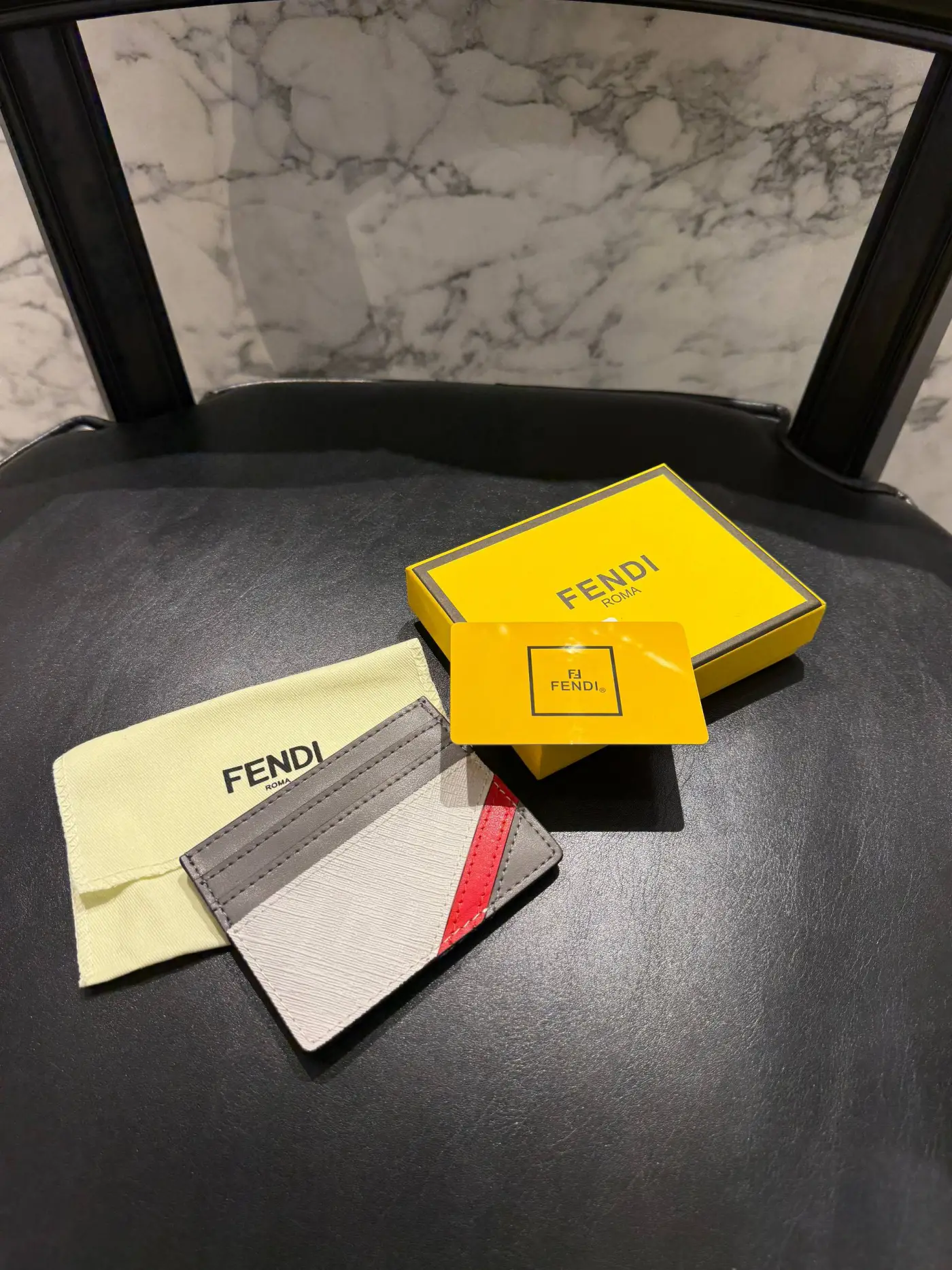 Fendi Desenli Kartlık