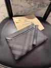 Burberry Deri Ekose Desenli Clutch