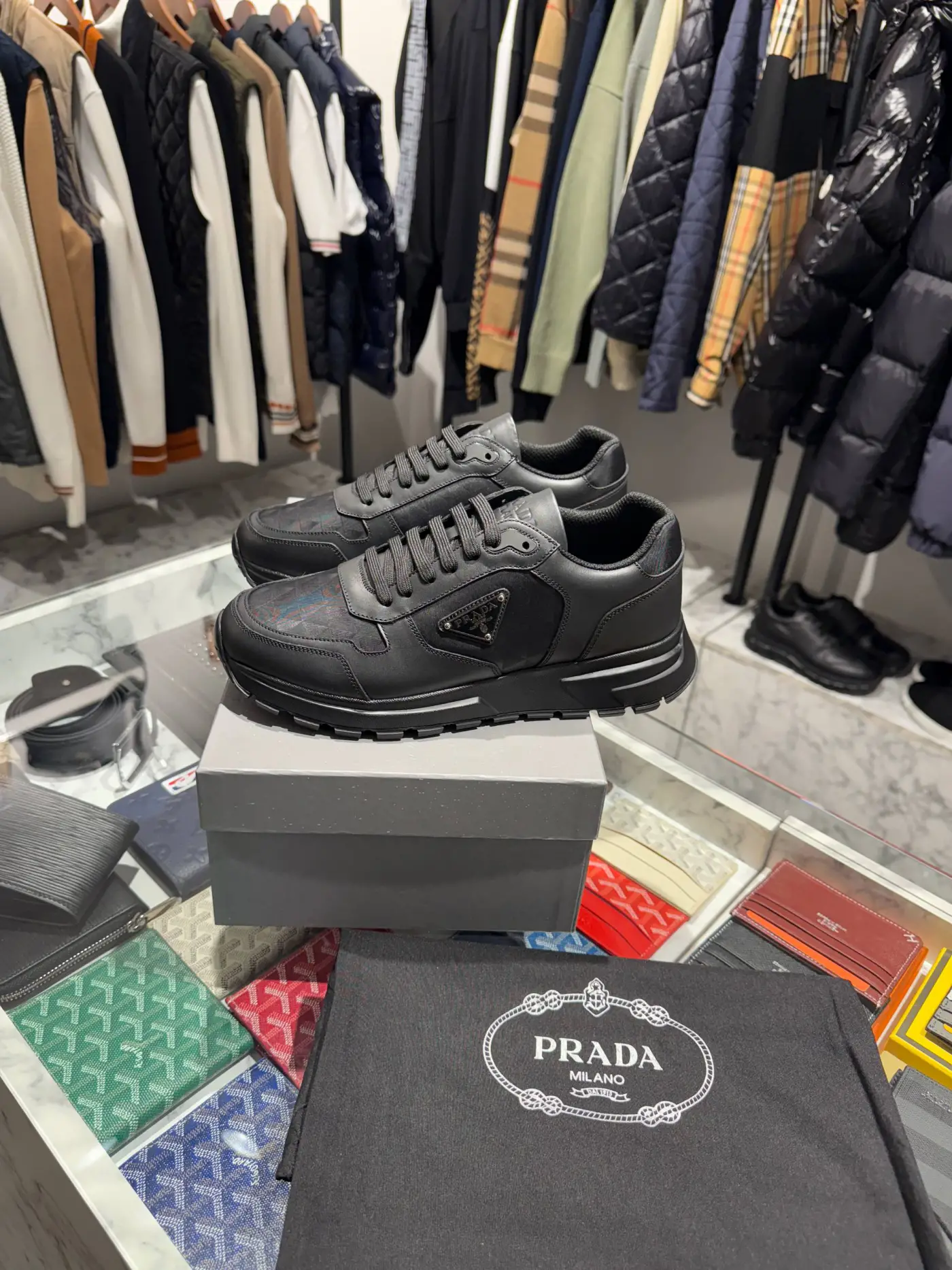 Prada Siyah Desebli Deri Ayakkabi