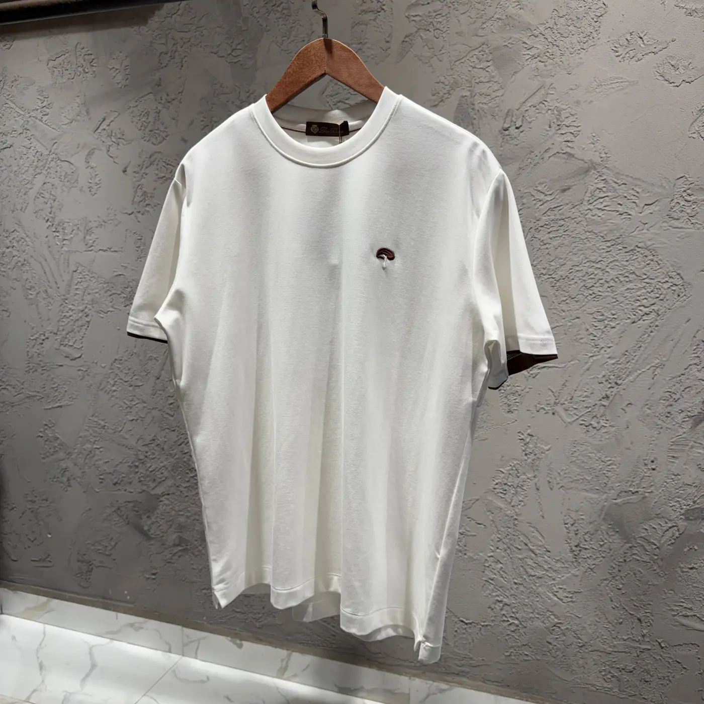 LORO PIANA Beyaz Kol Kahverengi Detay Tişört