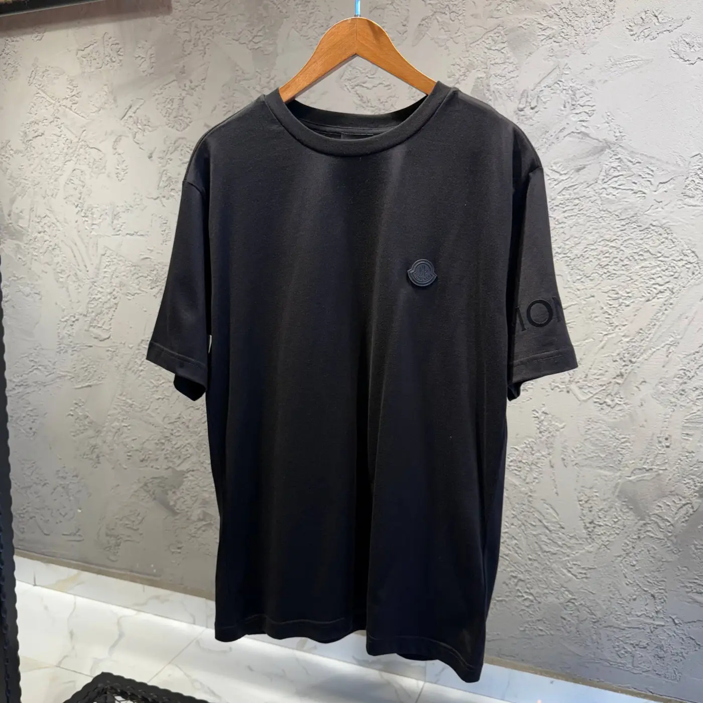 Moncler Siyah Logo Kol Detay Tişört