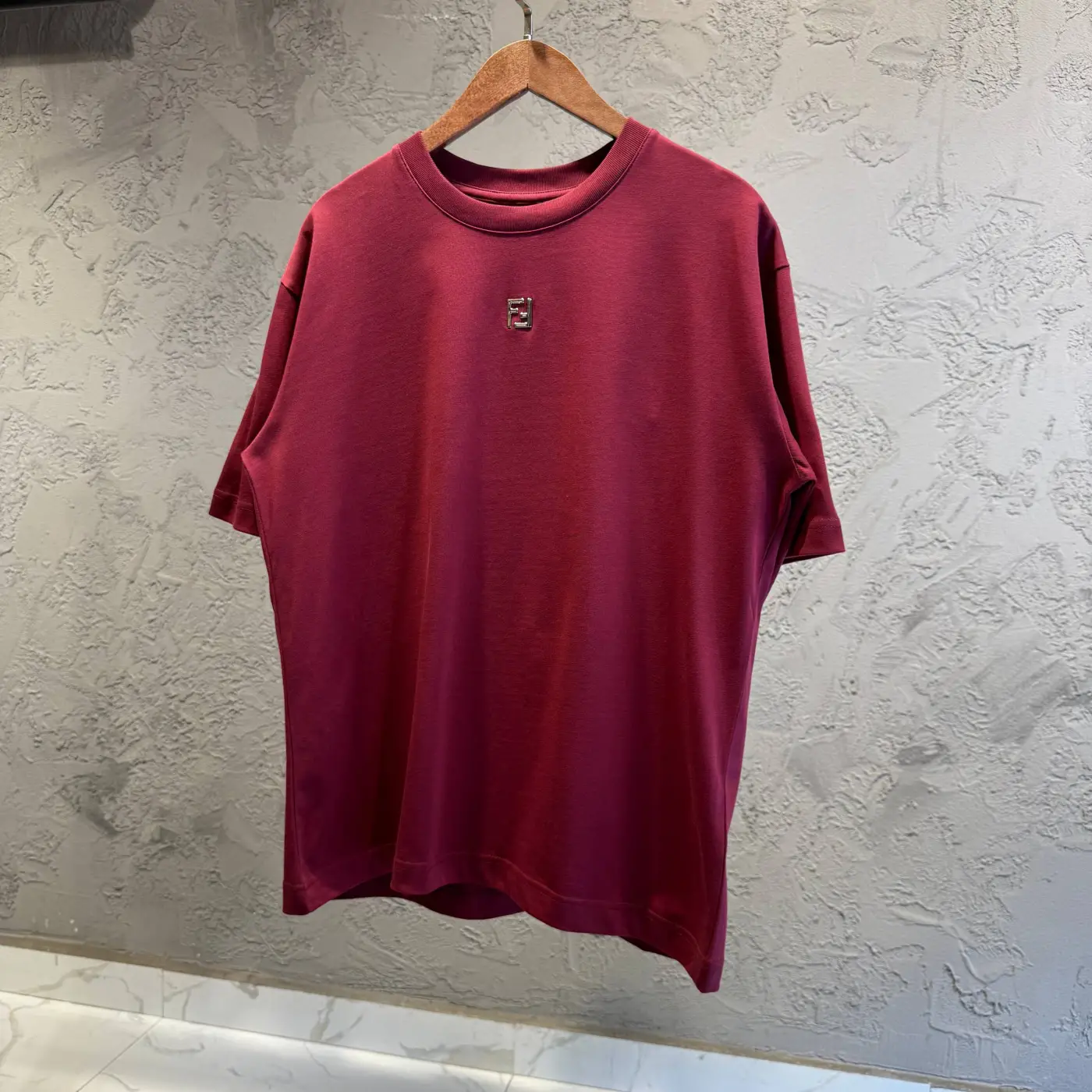 Fendi Bordo Gümüş Çelik Logo Detay Tişört