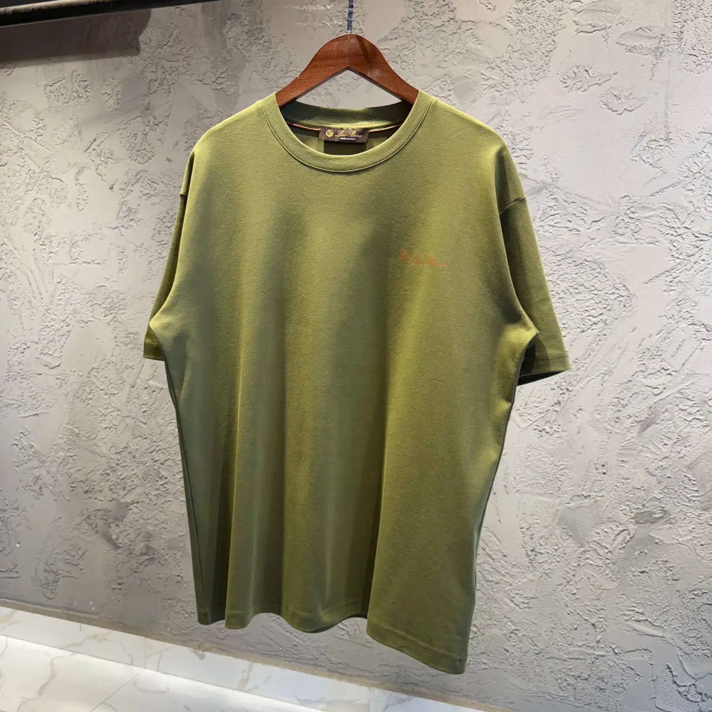 Loro Piana Yeşil Yazı Detay Tişört
