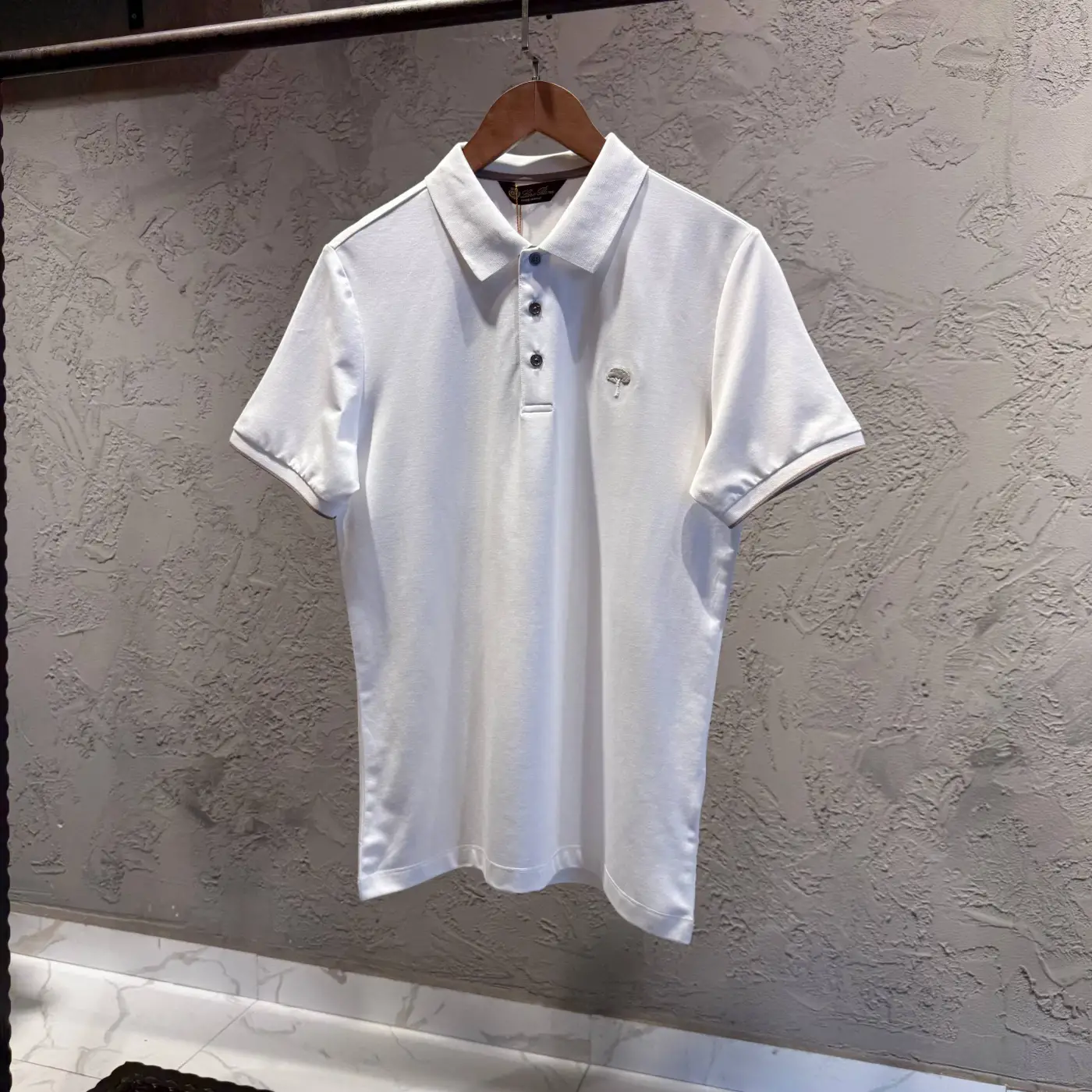 Loro Piana Beyaz Logo Detay Polo Yaka