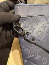 Louis Vuitton Lacivert El Çantası